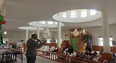 Kur'an-ı Kerim'e Geçen Öğrenciler İçin Tören Düzenledi