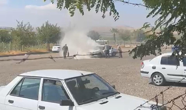 Muayene İstasyonunda Bekleyen Araç Yandı