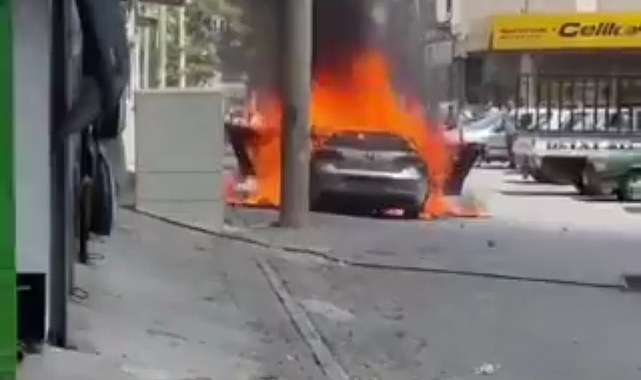 Urfa'da Otomobil Yanarak Alev Topuna Döndü!