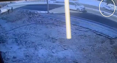 Urfa'da Yolun Karşına Geçmek İsteyen Kadın Canından Olacaktı! 