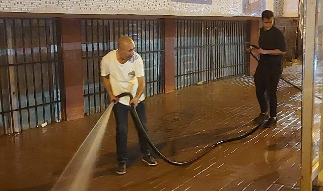Viranşehir Sokakları İlaçlı Suyla Yıkanıyor