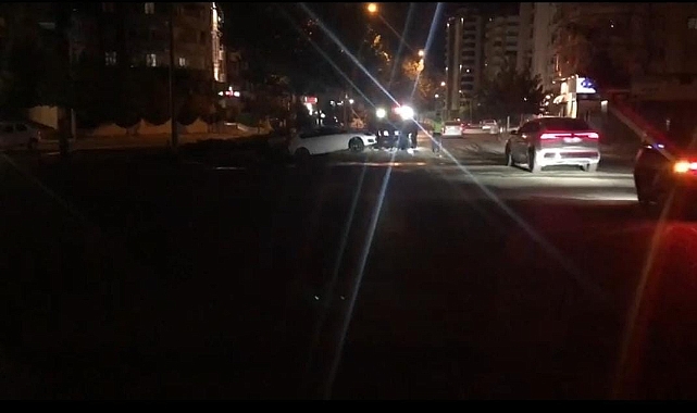 Kontrolden Çıkan Araç Orta Refüje Çıktı