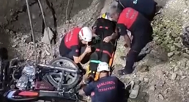 Motosiklet İle Çukura Düşen 2 Şahıs Yaralandı