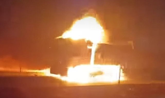 Siverek - Diyarbakır Yolunda Tır Cayır Cayır Yandı