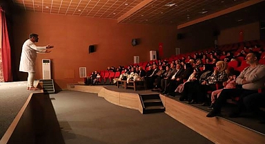 Karaköprü'de 'Bir Delinin Hatıra Defteri' Sahnelendi