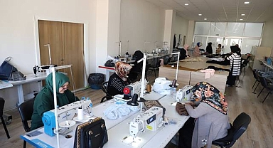 Karaköprü'de Kadınlar Zamanını Meslek Ve Hobi Kurslarında Değerlendiriyor