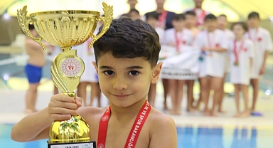 Şanlıurfa'da Başarıya Yüzen Gençler, 21 Madalya Kazandı