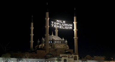 Camileri Süsleyen Mahyalarda 