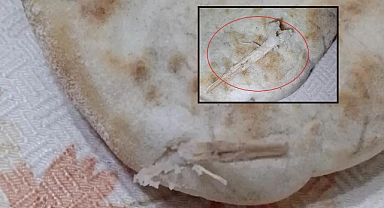 Fırından Alınan Ekmeğin İçinden Tahta Çubuk Çıktı