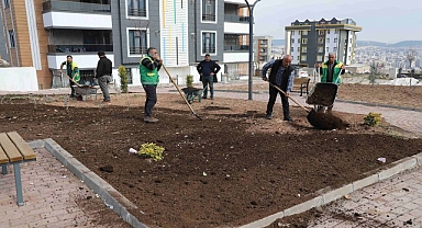 Karaköprü'de Yeni Parklar Çimlendiriliyor