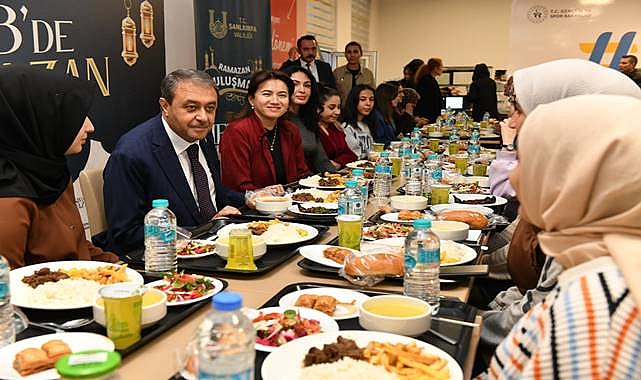 Vali Şıldak İftarda Öğrencilerle Buluştu
