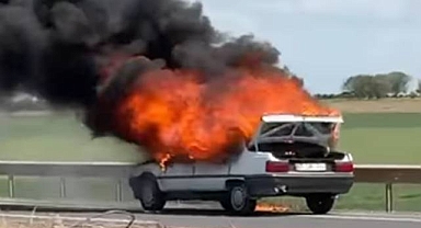 Hilvan Çıkışında Bir  Araç Yanarak Kül Oldu! 