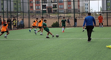 Karaköprü'de Ortaokullar Arası Futbol Turnuvası Başladı