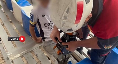 Şanlıurfa'da Demir Parmaklıklara Sıkışan Çocuğu İtfaiye Kurtardı