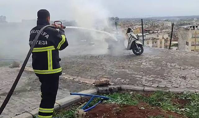 Siverek'te Park Halindeki Motosiklet Alev Alev Yandı