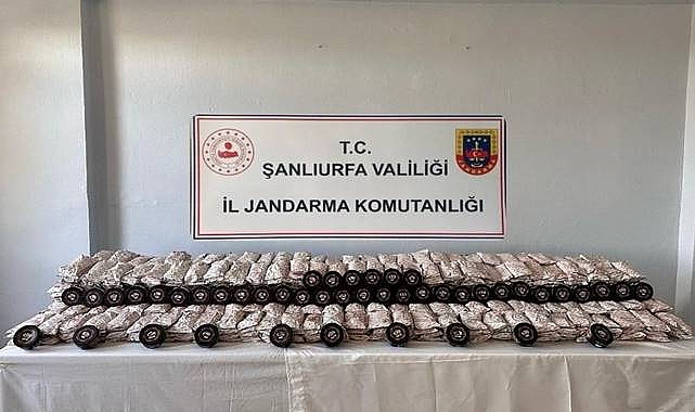 Urfa’da Kaçak Tütün ve Alkol Operasyonu: Çok Sayıda Kaçak Ürün Ele Geçirildi