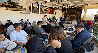 YÖK Başkanı Özvar, Öğrencilerle Kahvaltıda Bir Araya Geldi 