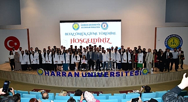 Eczacılık Mesleğine İlk Adım: HRÜ’de Önlük Giyme Töreni Düzenlendi