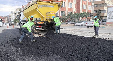 Haliliye’de Yollar Sıcak Asfaltla Yenileniyor