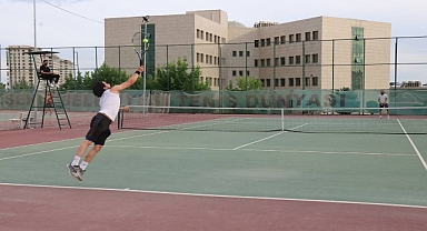 Şanlıurfa’da Gençlik Haftası Tenis Turnuvası Başladı