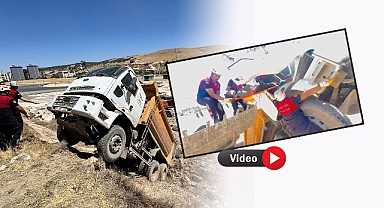 Urfa’da Hafriyat Kamyonu Şarampole Yuvarlandı: Sürücü Yaralı Kurtarıldı