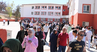 Urfa’da YKS’ye Girecek Öğrenci Kimliğini Unutunca Bayıldı: Son Anda Sınava Yetişti