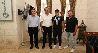 Başkan Kuş, Türkiye Şampiyonu Karateciyi Tebrik Etti