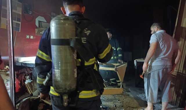 Haliliye’de Mobilya Dükkanında Yangın: Ekipler Müdahale Etti