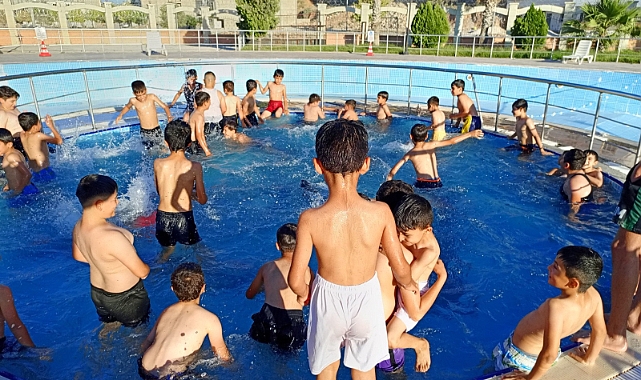 İz Bırakanlar Cemiyeti'nden Öğrencilere Serinleten Havuz Etkinliği