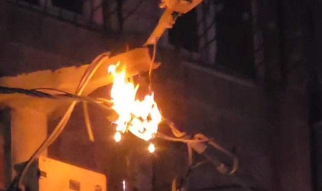 Şanlıurfa'da Elektrik Kabloları Tutuştu, Mahallede Korku Dolu Anlar!