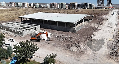 Seyrantepe'de Modern Semt Pazarı Yükseliyor