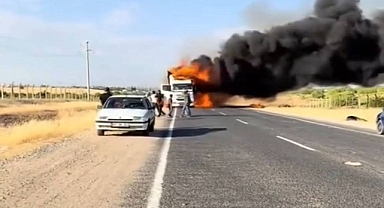 Urfa’da Seyir Halindeki Tır Alev Alev Yandı!