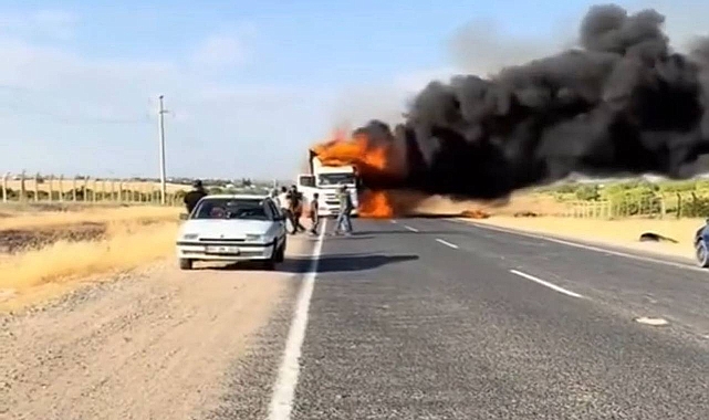 Urfa’da Seyir Halindeki Tır Alev Alev Yandı!