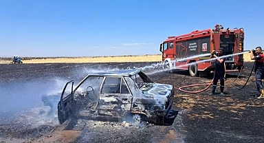 Urfa’da Tarlada Park Halindeki Araç Alev Alev Yandı