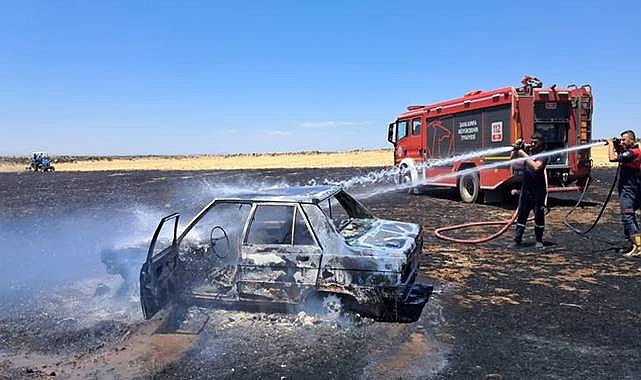 Urfa’da Tarlada Park Halindeki Araç Alev Alev Yandı