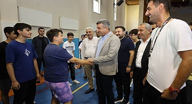 Başkan Günbegi, Gençlerle Gençlik Merkezinde Buluştu