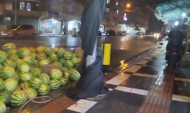 Hilvan’da Akşam Yağmuru Serinlik Getirdi, Vatandaşlar Sevinç Yaşadı