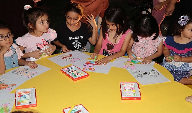 Karaköprü'de Çocuklar Gezici Kütüphane Etkinliğiyle Eğlendi