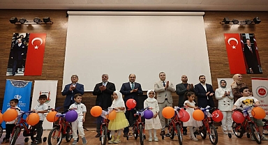 Kur’an Kursu Öğrencilerine 700 Bisiklet Hediye Edildi