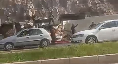 Şanlıurfa Kuzeybatı Çevre Yolu'nda Tır Yangını