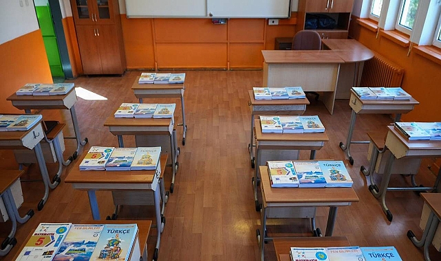 Ücretsiz Ders Kitapları, Sıralardaki Yerini Almaya Başladı