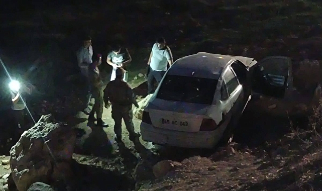 Urfa’da Feci Kaza: Köpeğe Çarpmamak İçin Direksiyon Kırdı, Kayalıklara Uçtu