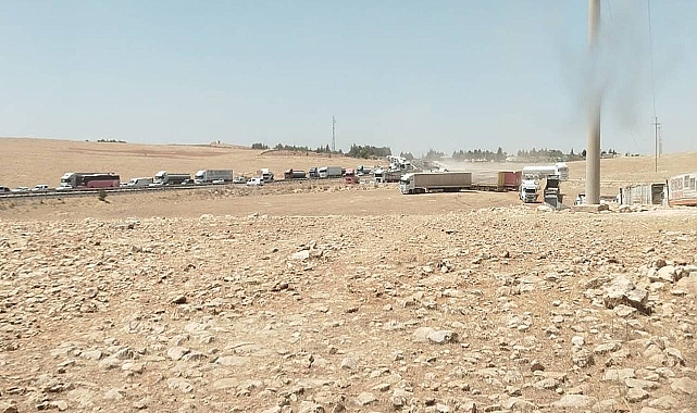 Viranşehir Yolunda TIR Devrildi, Ulaşım Aksadı