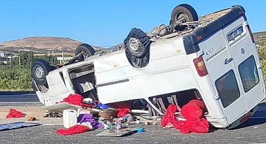 Bozova'da tarım işçilerini taşıyan minibüs devrildi: Yaralılar var