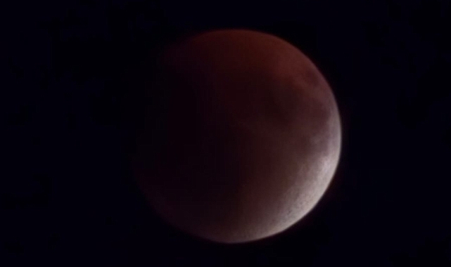 Şanlıurfa’da Gökyüzü Büyüledi: Kanlı Ay Hayran Bıraktı