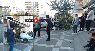 Şanlıurfa'da Trafik Kazası: Kontrolden Çıkan Araç Ağaca Çarparak Durabildi