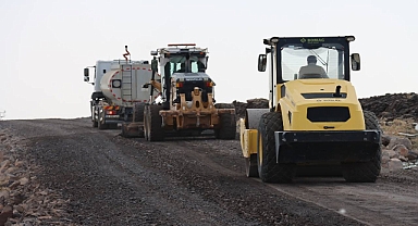Siverek’te Kırsal Yollar Betonla Güçleniyor