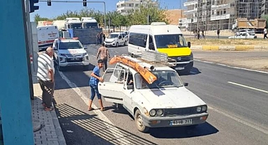 Urfa’da Freni Boşalan Kamyonet Otomobile Çarptı, 2 Kişi Yaralandı