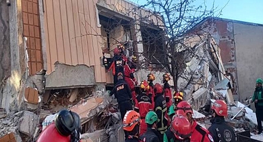 Bina Çöktü: Enkaz Altında 5 Kişi Olduğu Değerlendiriliyor