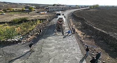 Büyükşehir, Siverek Kırsalında Beton Yol Çalışmalarını Sürdürüyor